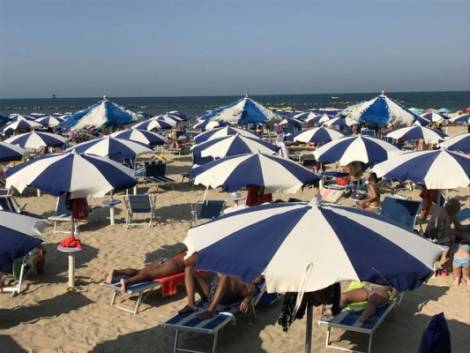 Estate: 35 milionigli italiani in vacanza ma pesa il caro prezzi