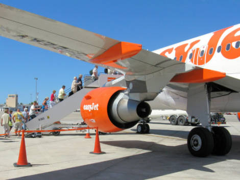 Carte d'imbarco su mobile per easyJet: sei aeroporti per la fase di test