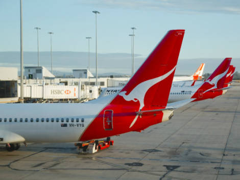 Qantas rinnova la flotta a lungo raggio: ordinati 24 aerei a Boeing e Airbus