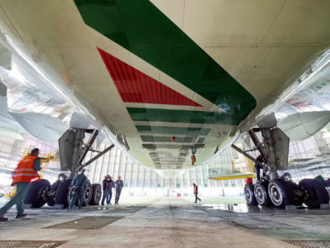 Alitalia: dai carrelli alle divise delle hostess, è partita la caccia ai cimeli