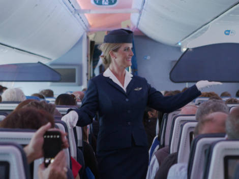 Hostess come modelle, sul volo Klm sfilano le storiche divise