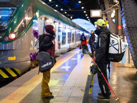 Trenord, tornano i Treni della neve: corse verso le mete dello sci e i Mercatini di Natale di Trento