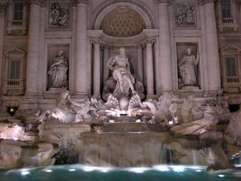 Roma, riaprea numero chiusola Fontana di Trevi