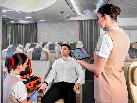 Emirates, a bordo degli aerei una stazione di telemedicina per le emergenze in volo