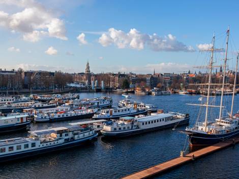 Amsterdam dimezza le navi da crociera: saranno 100 all’anno