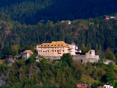 Hotel extralusso nel castello della Val Pusteria: la gestione a Egnazia Ospitalità Italiana