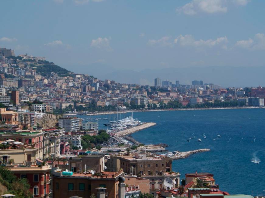 Napoli, il turismo a Ferragosto rallenta