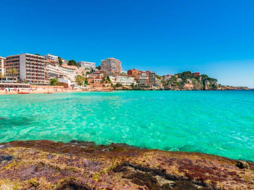 Spagna, cresce il malcontento: a Maiorca la protesta dei residenti