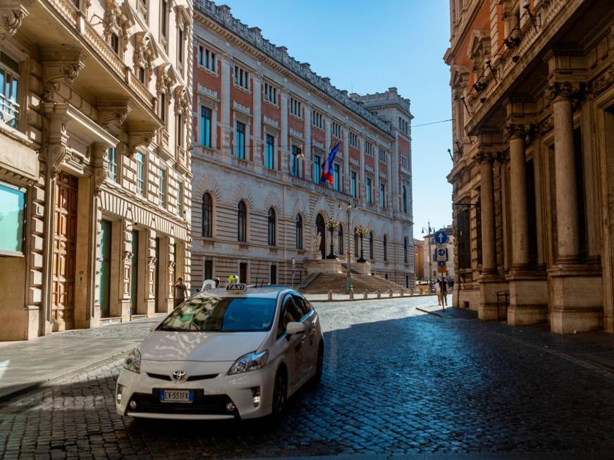 Bocca su Roma: la carenza di taxi penalizza il turismo