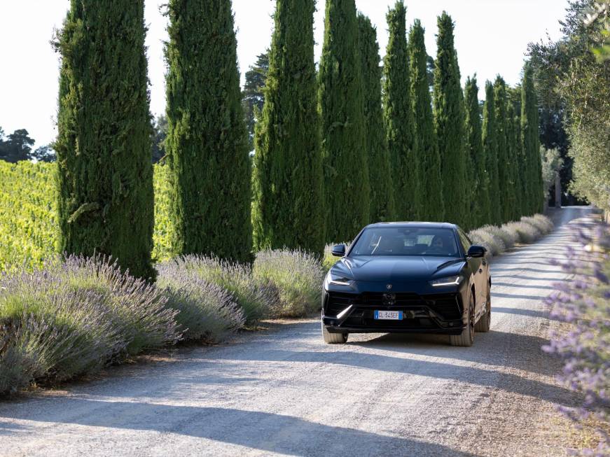 Dievole e Lamborghini, il lusso in viaggio nel Chianti