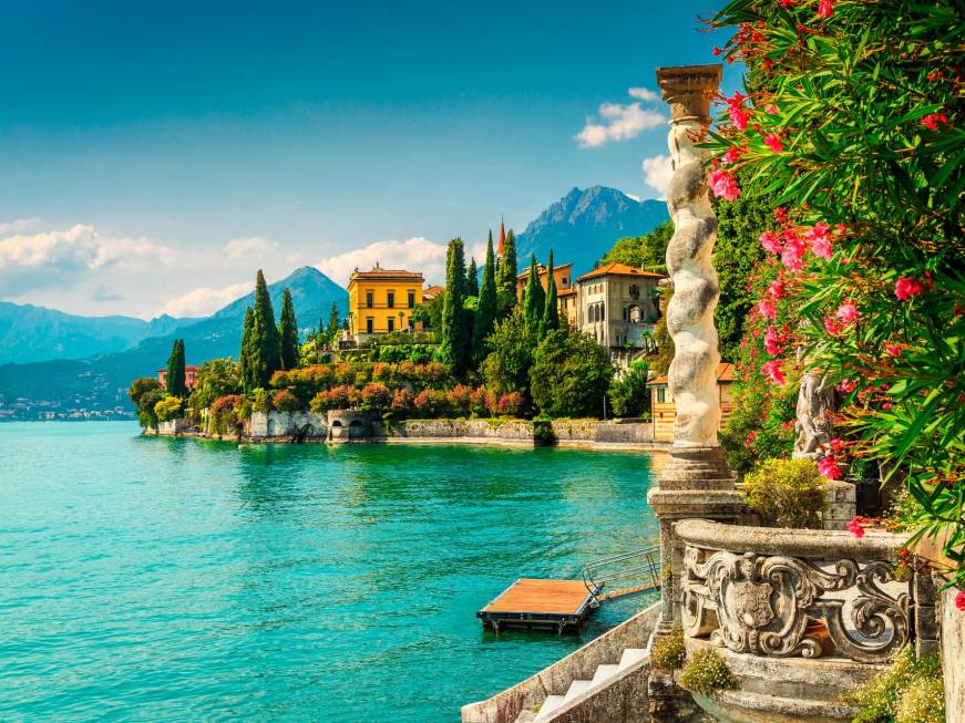 Lago di Como, boom di turisti: rischio overtourism