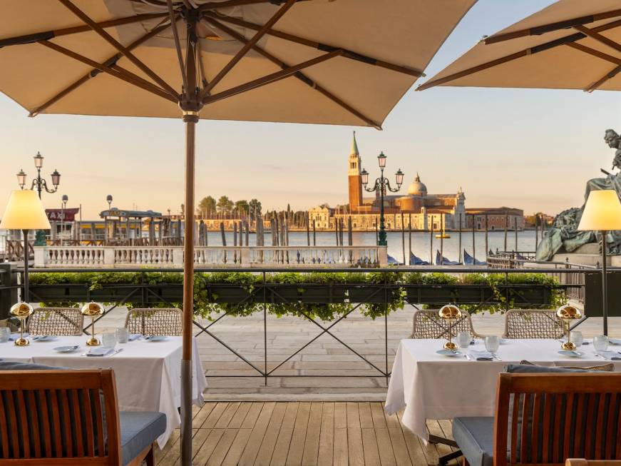 Svelata la nuova veste del Londra Palace Venezia