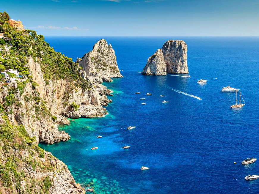 Capri chiede soluzioni per l’overtourism, Santanchè: “No a chiusure”